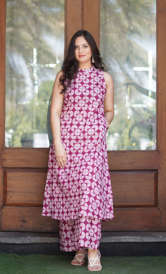 Elegant Printed Sleeveless Kurti – Magenta & White Geometric Design